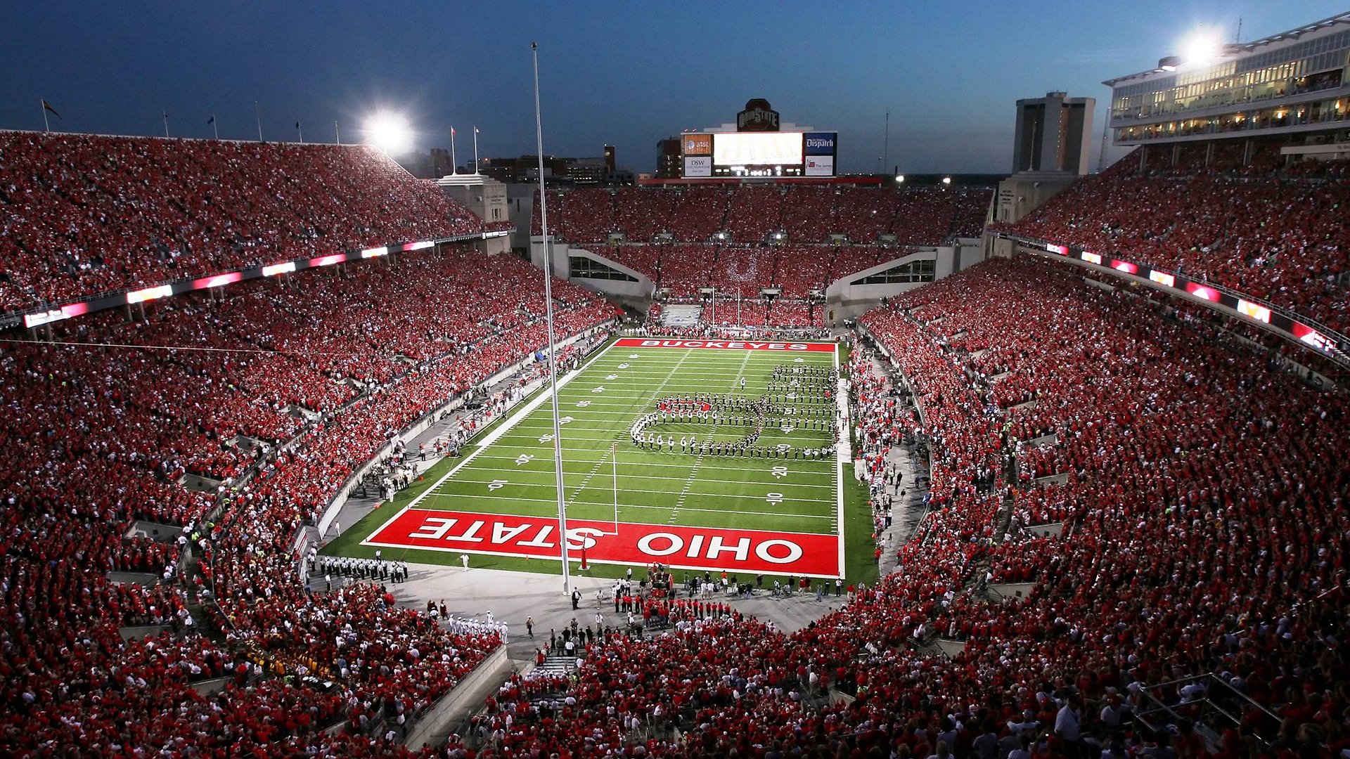 冠军球队退役仪式安排温馨有序吸引球迷自发助阵,球员宣布退役