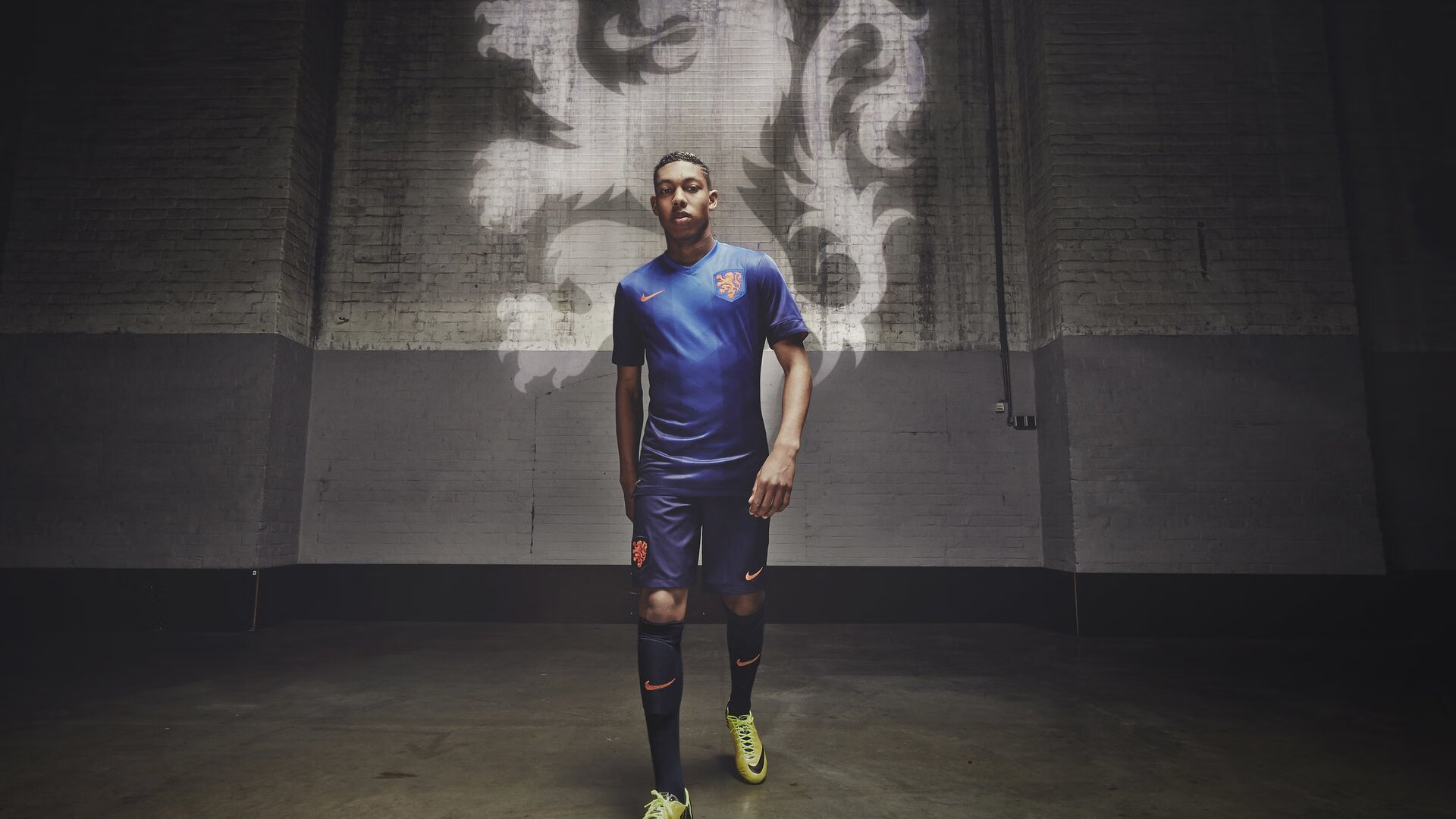 国足主帅谈年轻球员成长,国足 主帅